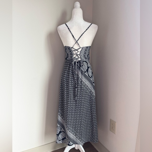 BooHoo Lace Up Back Midi Dress with Paisley/Mixed Print - Picture 3 of 10